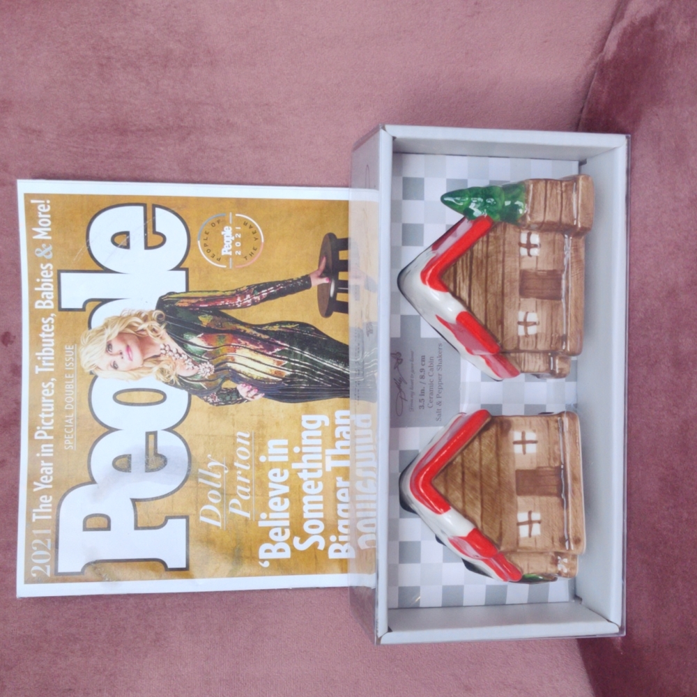 NIB Dolly Parton Ceramic Cabin Salt & Pepper Shakers and People Magazine